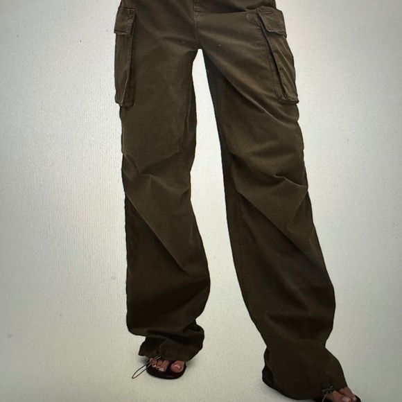 Good American Baggy Cargo Pants - Picture 2 of 4